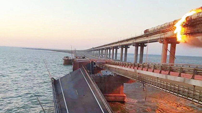 Rusya'ya 2. sembolik saldırı: Stratejik Kerç Köprüsü'nde büyük yıkım - Yeni  Şafak