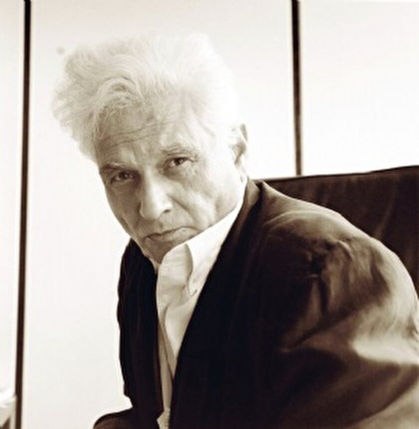 İsimden öteye giden yolda Derrida
