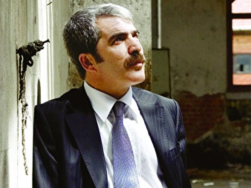 Aşk, sürekli bir devrimdir ve en devrimci söylemdir şiir