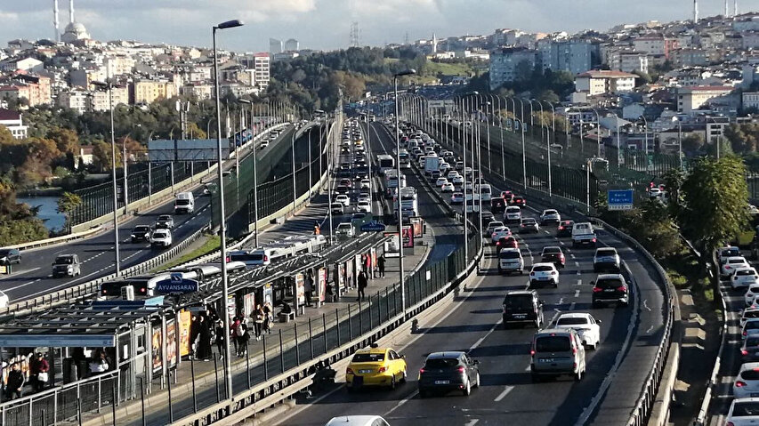 Haftanın ilk iş gününde İstanbul'da trafik çilesi: Yoğunluk yüzde 74'e  ulaştı | İstanbul Haberleri