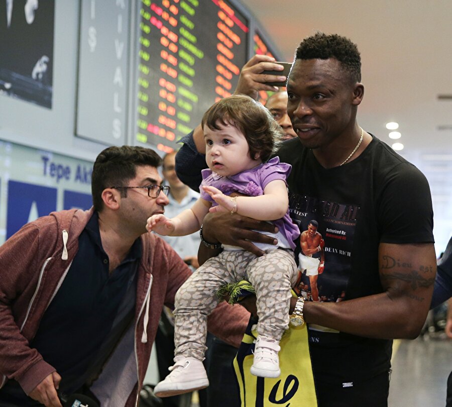Carlos Kameni'nin İstanbul'a geldiği ilk gecen bir kare.