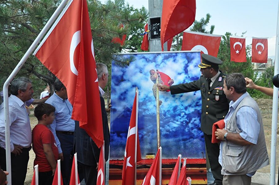 Bayrak anıtı