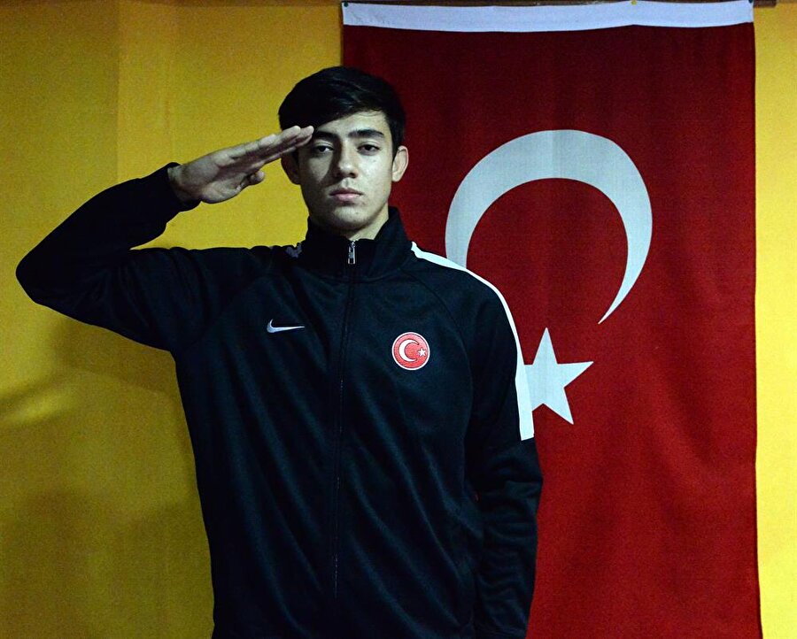 ​Ağabeyini kıskanan Emre, Avrupa şampiyonu oldu