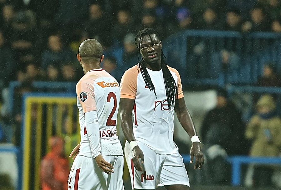 Bafetimbi Gomis ve Mariano.