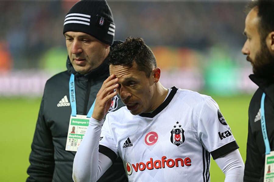 Adriano oyundan böyle çıktı.