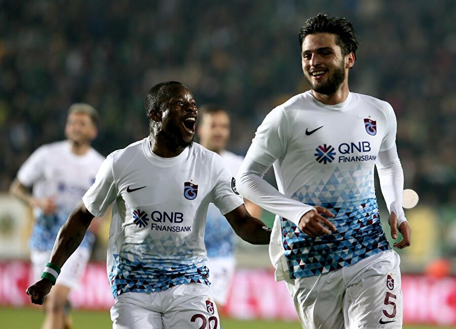 Trabzonspor Kulübü Asbaşkanı Hayrettin Hacısalihoğlu, Okay Yokuşlu'nun transferi konusunda İspanya'nın Celta Vigo Kulübü yetkililerinin dün kendilerini arayarak bordo mavili kulübün hesap numarasını istediğini söyledi.