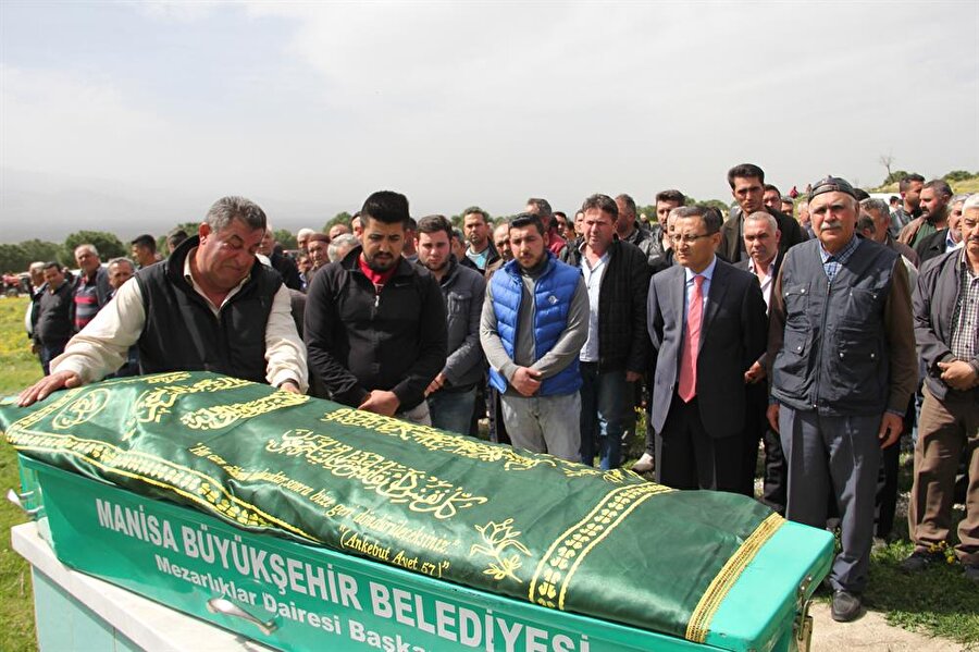 Avcı ailesi cenaze namazının ardından son yolculuklarına uğurlandı.