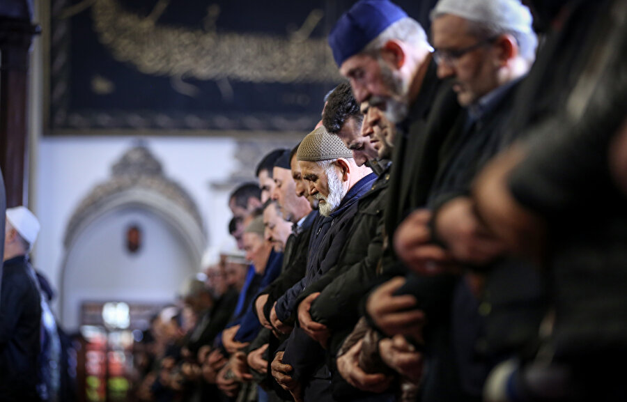 Üç ayların müjdeleyicisi olarak kabul edilen Regaip Kandili nedeniyle geçtiğimiz yıl Bursa'daki camilerde programlar düzenlenmişti.