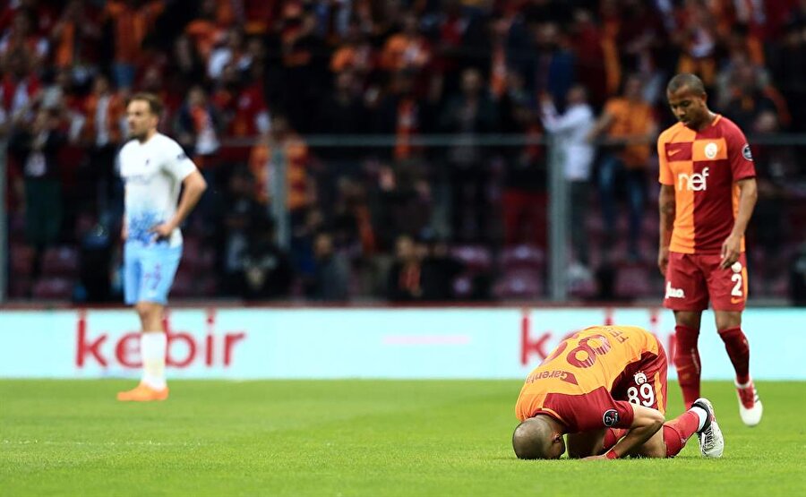 Galatasaray'da Feghouli ile yollar ayrılıyor.