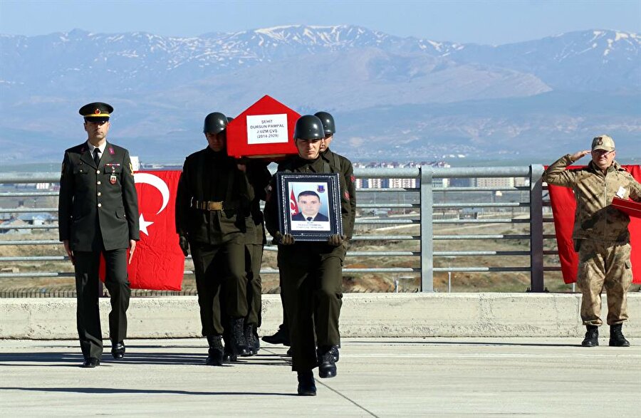 Ağrı Doğubayazıt'ta şehit düşen askerimiz Jandarma Uzman Çavuş Hamza Dursun Pampal için tören düzenlendi.