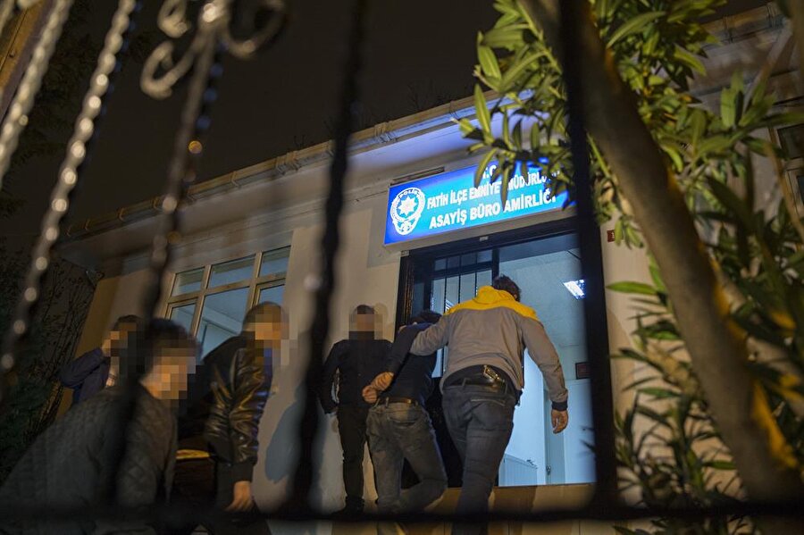 Bıçaklanan yabancı uyruklu genç öldü.