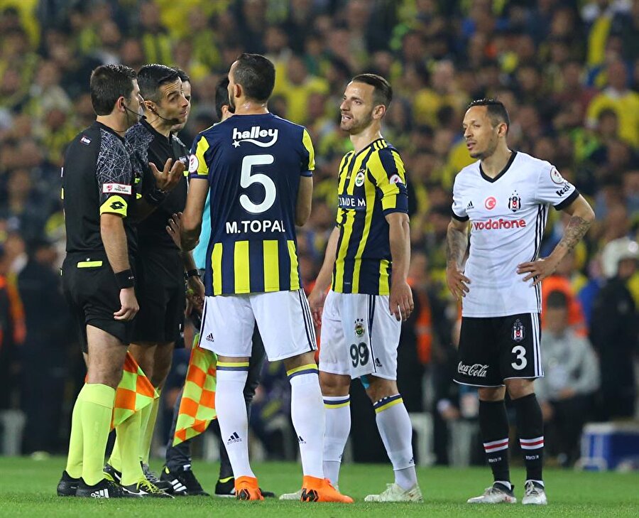Fenerbahçe, tribünlerin tahrik edildiğini öne sürdü.