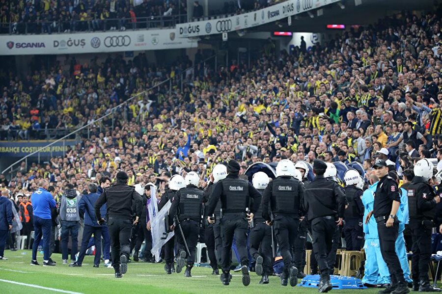 Fenerbahçe - Beşiktaş maçı 3 Mayıs Perşembe günü kaldığı yerden devam edecek.