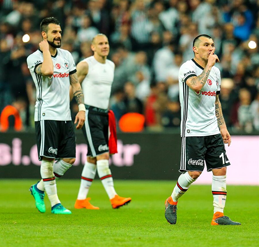 Negredo & Vida & Medel