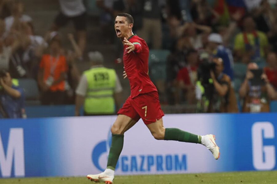 Ronaldo'nun hat-trick yaptığı karşılaşmada Portekiz, İspanya ile 3-3 berabere kaldı.