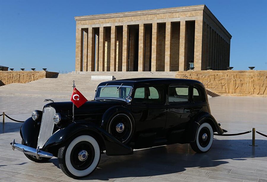 Atatürk'ün 1935 model Lincoln marka zırhlı makam otomobili restore edildi.