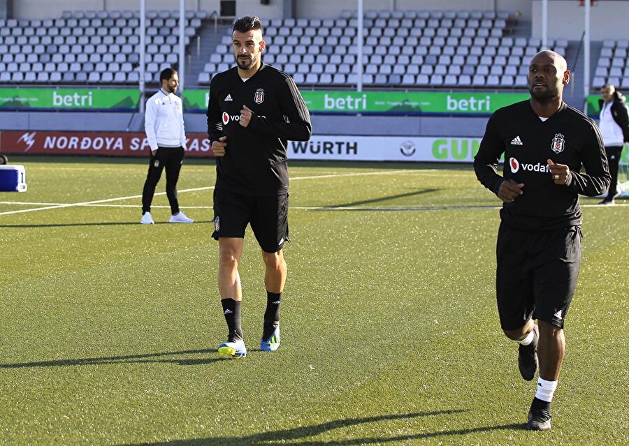 Wagner Love antrenmanda düz koşu yaparken.