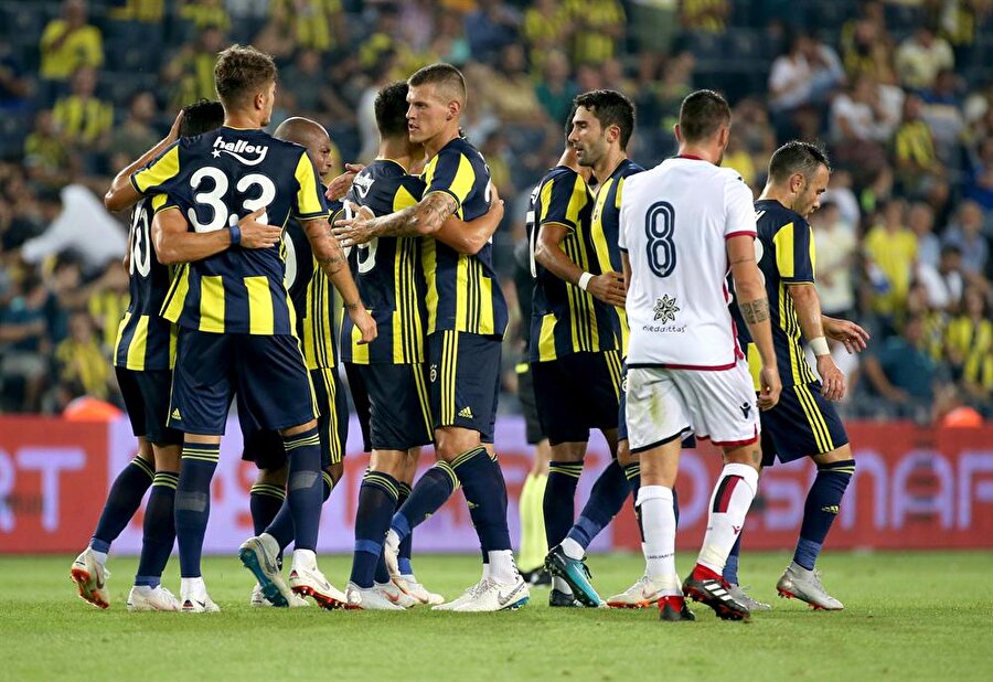 Fenerbahçe özel hazırlık maçında Cagliari'yi 2-1 yendi.