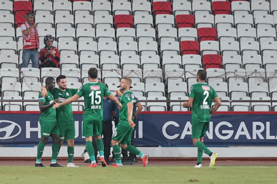 Aytiker Konyaspor, Antalya ile ligin 2. haftasında 3-3 berabere kaldı.