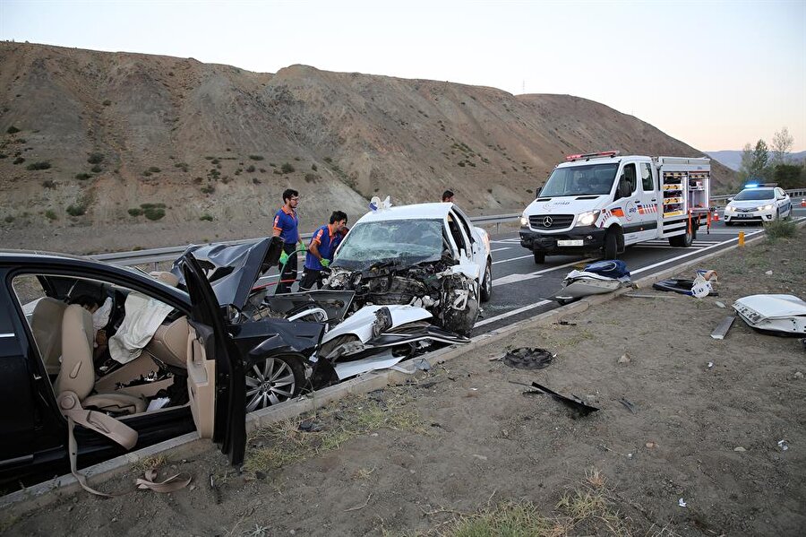 Erzincan'da trafik kazası:7 ölü, 3 yaralı