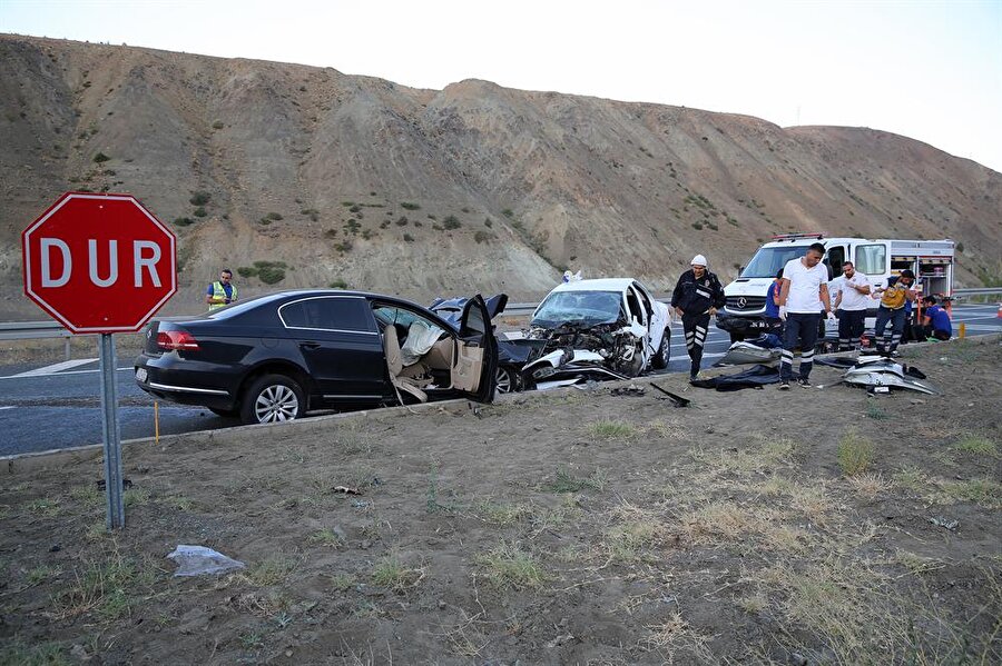 Erzincan'da gerçekleşen trafik kazasında 7 kişi öldü, 3 kişi yaralandı.