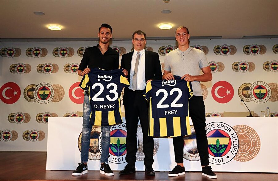 Fenerbahçe, Reyes ve Frey'e imza töreni düzenledi.