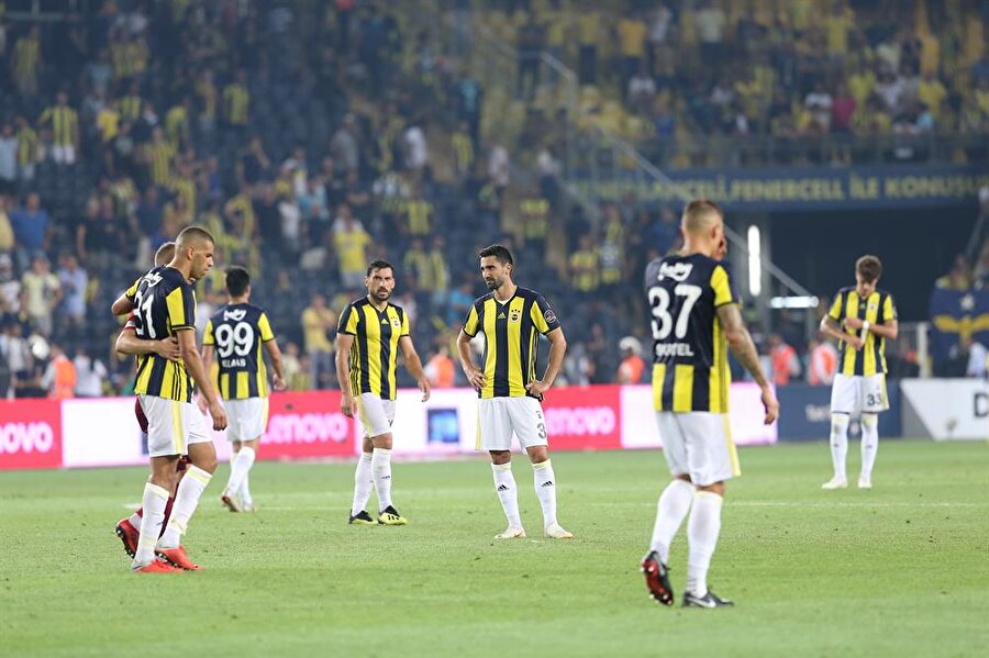 Fenerbahçe, Süper Lig'de çıktığı 4 maçın 3'ünü kaybetti.