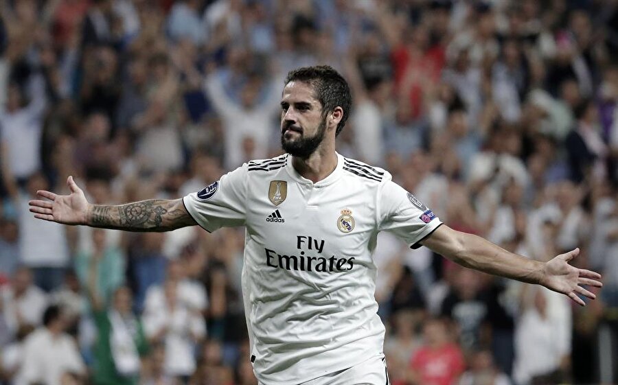 İspanyol futbolcu, Real Madrid'in Şampiyonlar Ligi'nde Roma'ya karşı öne geçtikten sonra büyük sevinç yaşadı.