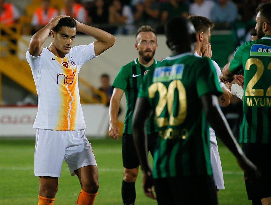 Ozan Kabak, Akhisar deplasmanında yaşanan puan kaybına üzülüyor...