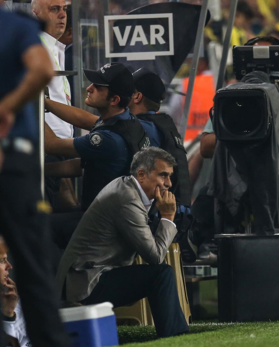 Şenol Güneş, Kadıköy'de takımının ortaya koyduğu performanstan memnun kalmadı.