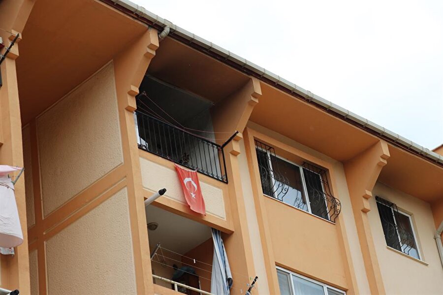 İkiz kardeşler çıkan yangında hayatını kaybetti.
