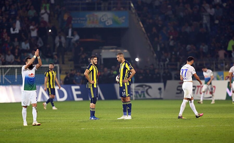 Fenerbahçeli oyuncular, Çaykur Didi Stadı'nda büyük üzüntü yaşadı.