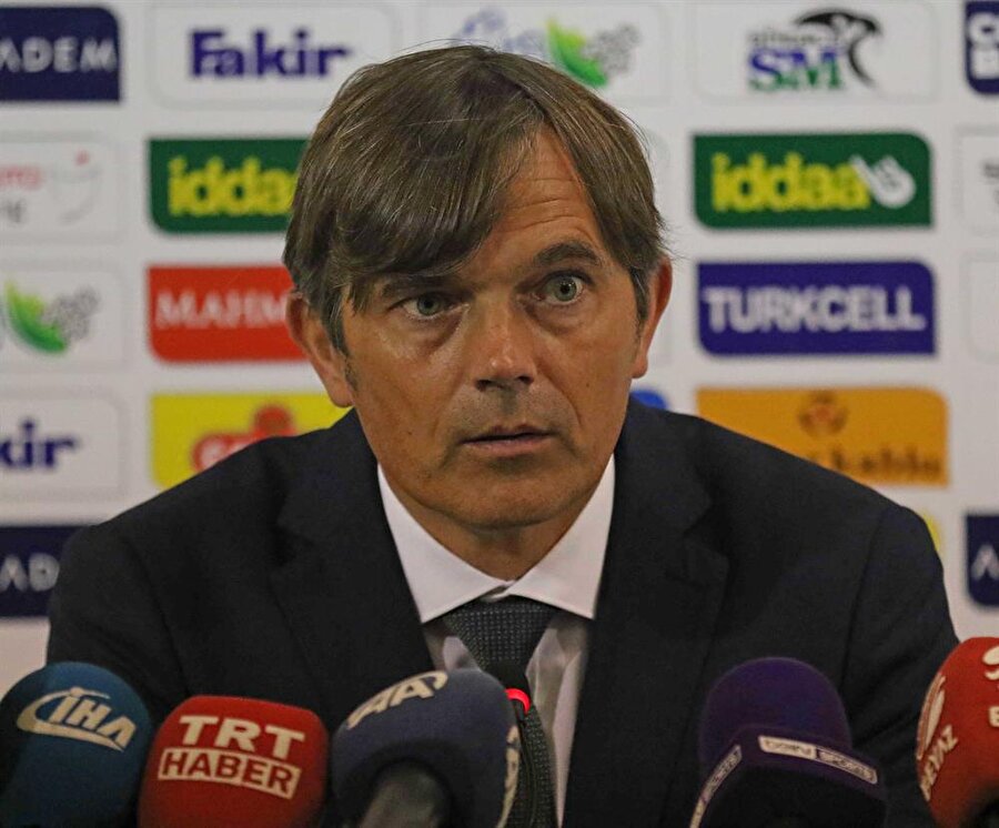 Phillip Cocu basın toplantısında gazetecilerden soru kabul etmedi.