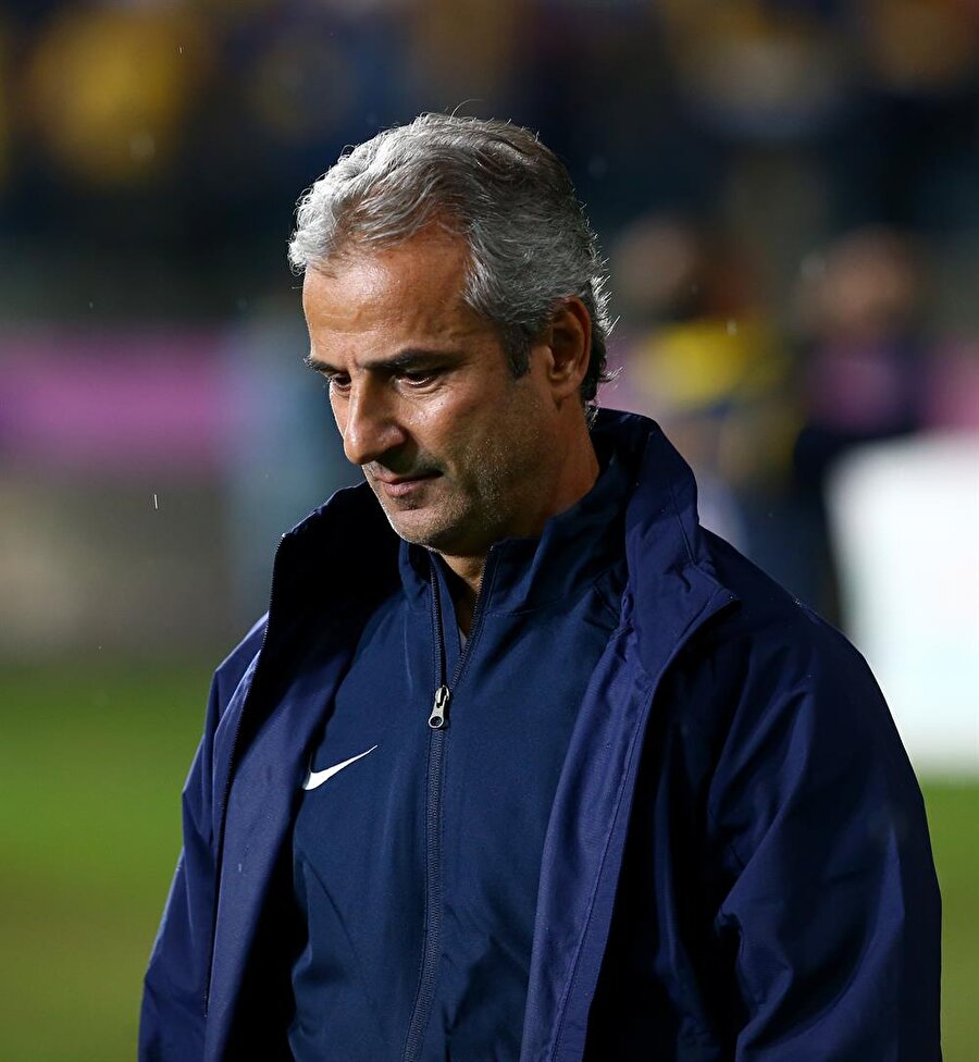Antalyapor'a 1-0 mağlup olan MKE Ankaragücü'nde teknik direktör İsmail Kartal düşünceliydi.