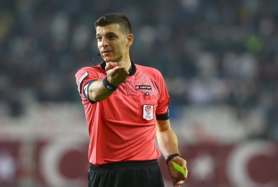Başakşehir - Galatasaray mücadelesinde Ümit Öztürk düdük çalacak.