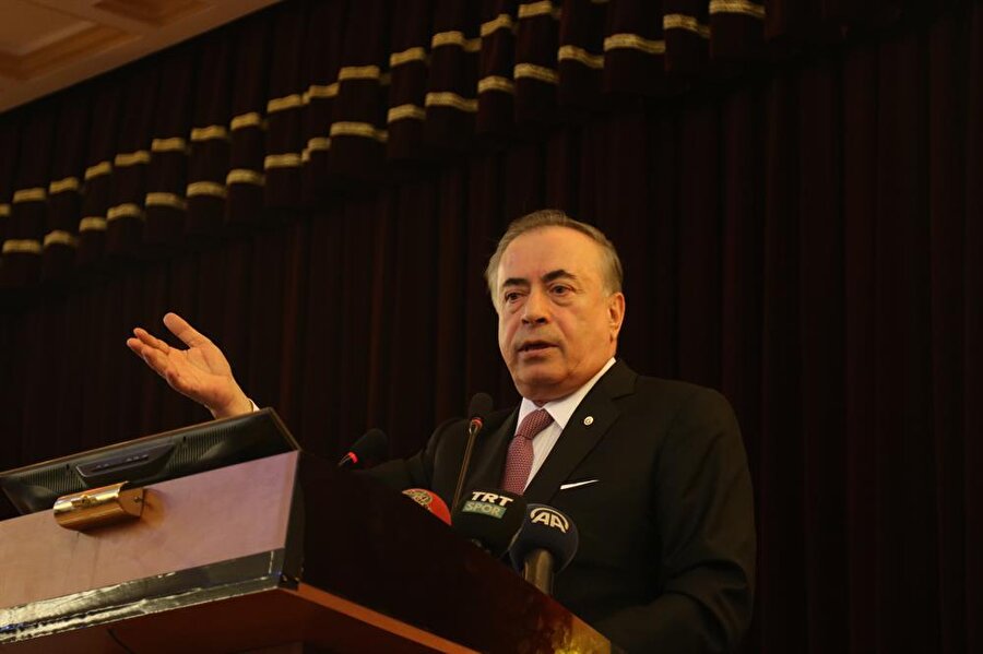 Mustafa Cengiz, olağan Divan Kurulu toplantısında konuşmalarını gerçekleştirirken.