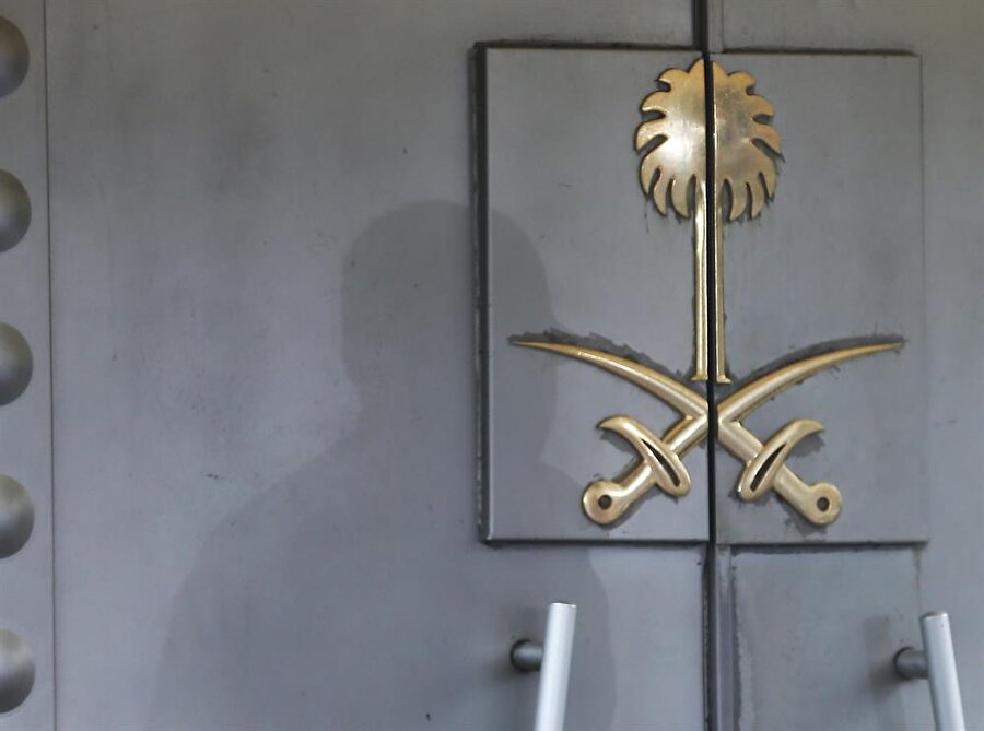 Suudi Arabistan yönetimi, 2 Ekim'de İstanbul Başkonsolosluğu'na girdikten sonra bir daha haber alınamayan Suudi gazeteci Cemal Kaşıkçı'nın "konsolosluk binasında yaşanan arbede sonucunda öldüğünü" itiraf etti.