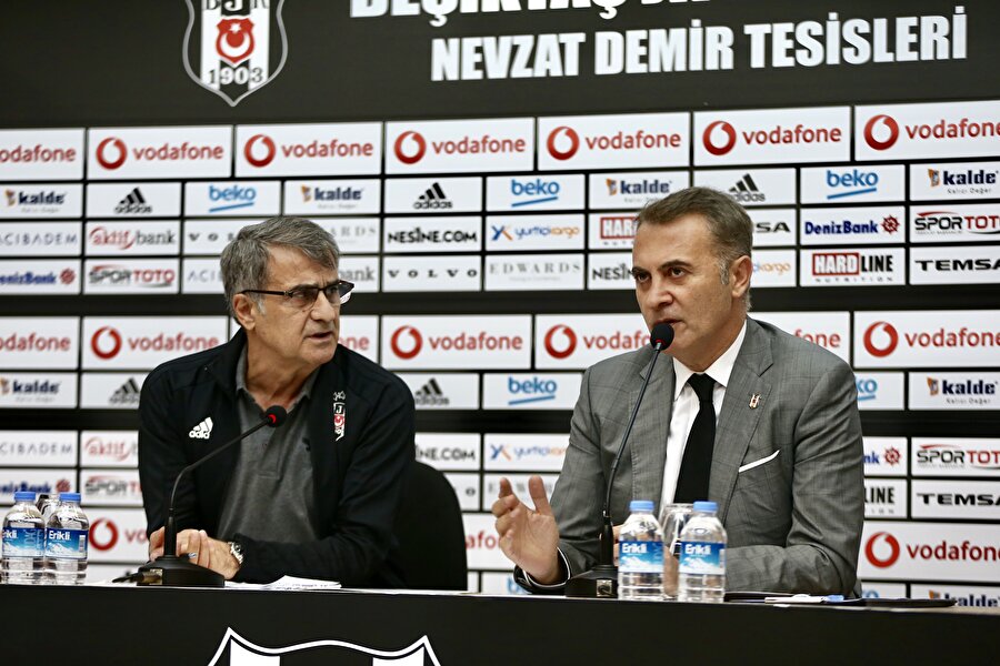 Beşiktaş Başkanı Fikret Orman ile teknik direktör Şenol Güneş basın toplantısı düzenliyor...