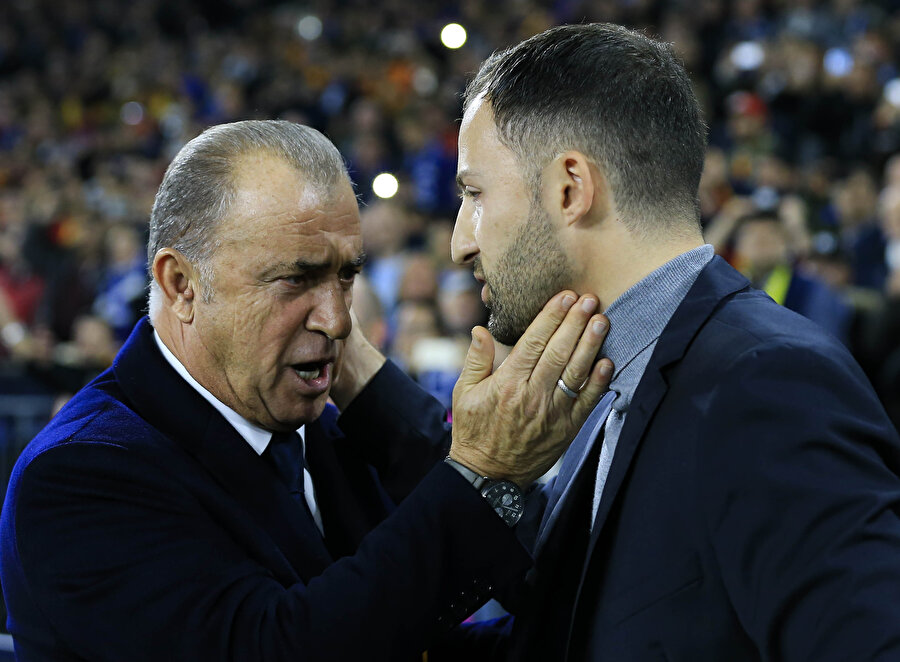 Fatih Terim, Schalke 04 maçı sonrasında Tedesco ile sohbet ediyor...