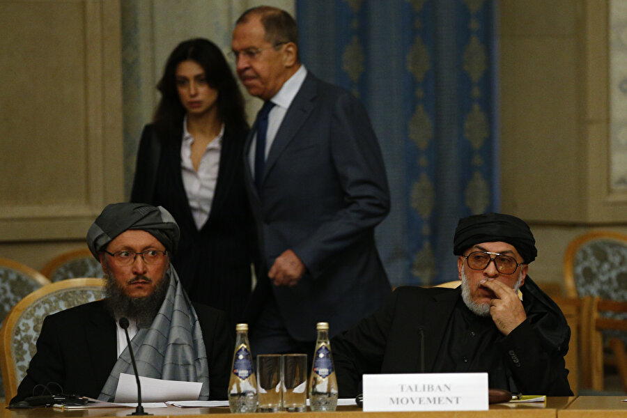 Afganistan’da hükümet güçleri ile Taliban güçleri arasında devam eden savaşa siyasi bir çözüm bulmak için bölge yetkilileri ile Taliban delegesi bir araya geldi.
