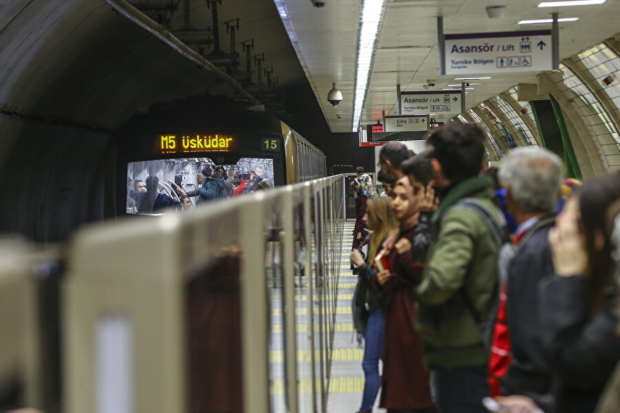 İstanbul Büyükşehir Belediyesi toplu ulaşım araçlarıyla geçtiğimiz yıl 1 milyar 678 milyon 390 bin 955 kişi yolculuk yaptı.