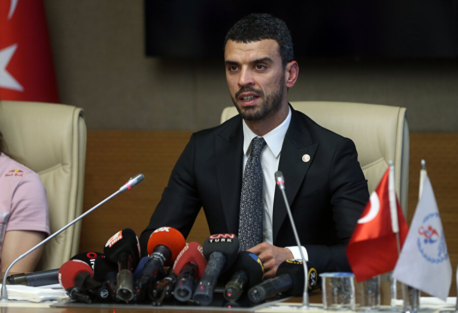 Kenan Sofuoğlu, T.B.M.M'de açıklamalarda bulunurken...