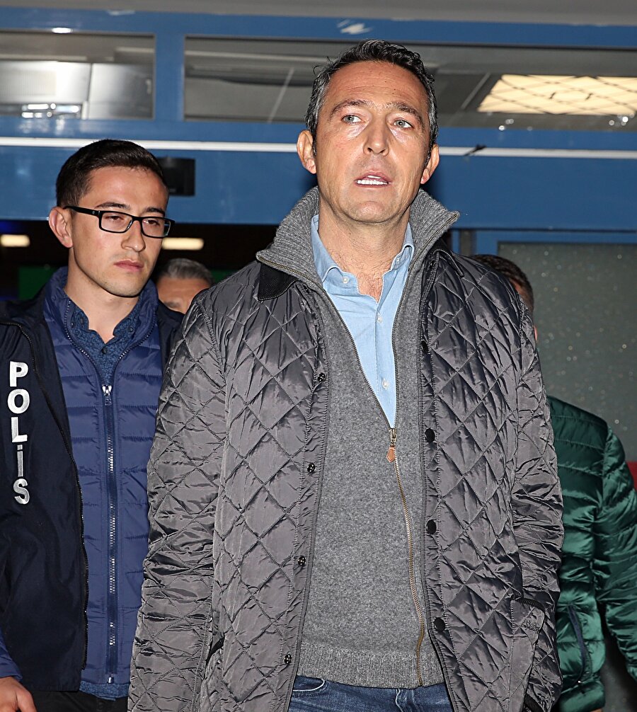 Takımı Trabzon deplasmanında yalnız bırakmayan Ali Koç, sarı lacivertli kafileyle birlikte seyahat etti.