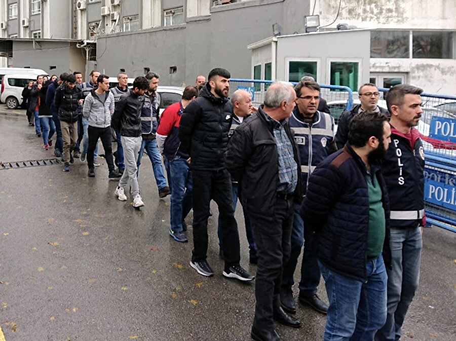 Gözaltına alınan 20 kişiden 11'i tutuklandı.