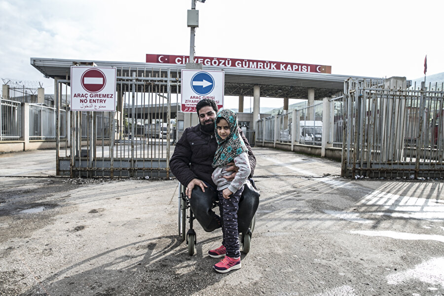 Konserve kutularından kurtulan Suriyeli Maya ülkesine yürüyerek döndü.