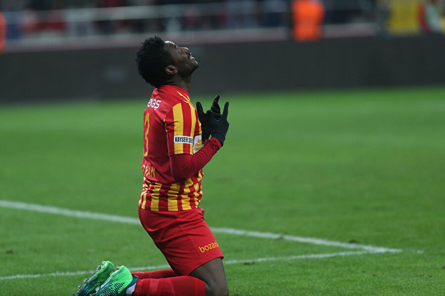 Asamoah Gyan bu sezon forma giydiği 10 maçta 2 gol atarken 2 de asist yaptı.