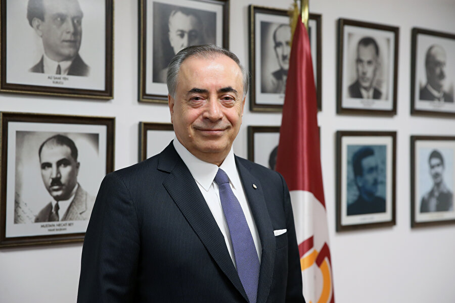 Mustafa Cengiz, Anadolu Ajansı'nın sorularını yanıtlarken...