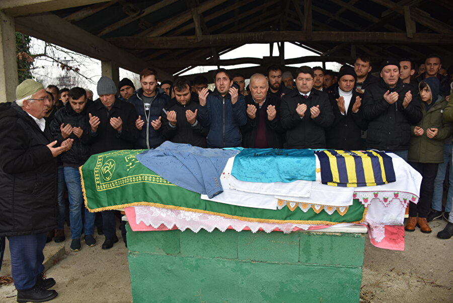 Diş etindeki kanama nedeniyle hastaneye giden Melih Uğur, 10 gün sonra hayatını kaybetti.