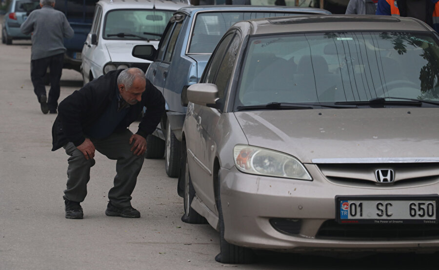 Ankara'da beş aracın lastiklerinin kesilmesi üzerine polis soruşturma başlattı.