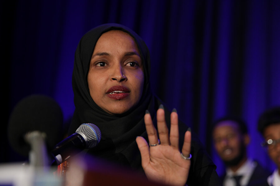 Ilhan Omar, Kongre'de açıklama yaparken görünüyor.
